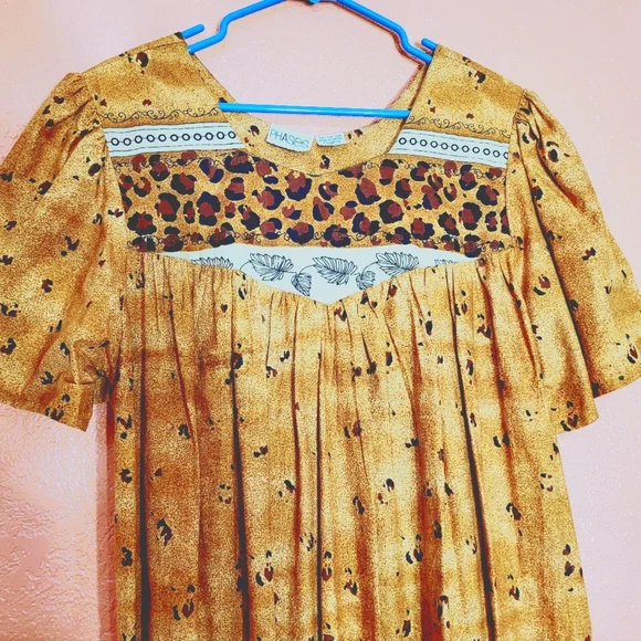 Vintage X-Lg PHASES Housedress in Gold and Brown - Picture 3 of 4